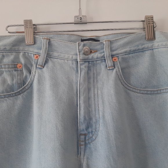 Club Monaco Relaxed Slim Crop and Strength Leg Denim Jeans - Picture 8 of 16